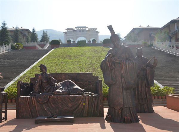 西安霸陵墓園新區(qū)圖片，群山環(huán)抱中,價(jià)格實(shí)惠