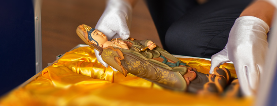 隨葬品在傳統(tǒng)葬禮中標(biāo)志墓主的身份、地位