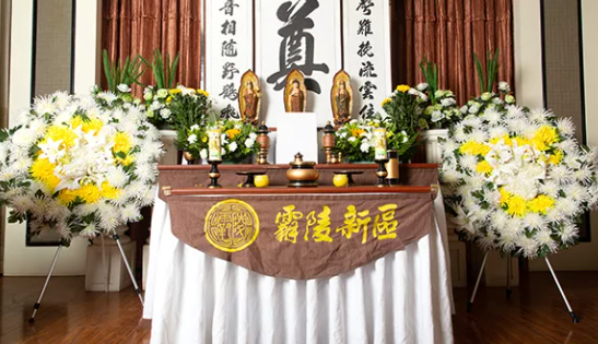 鮮花祭祀是一種為了表達哀悼、惋惜、懷念