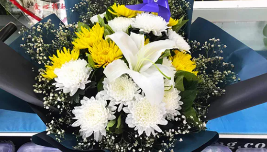 鮮花祭祀是一種為了表達哀悼、惋惜、懷念