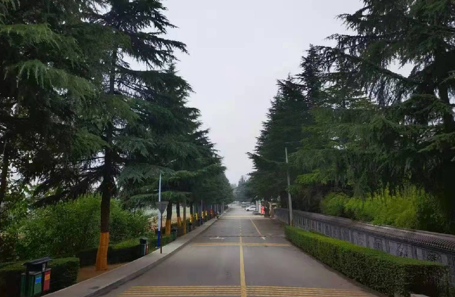 西安棗園山墓園可乘坐路、路、路等公交車抵達