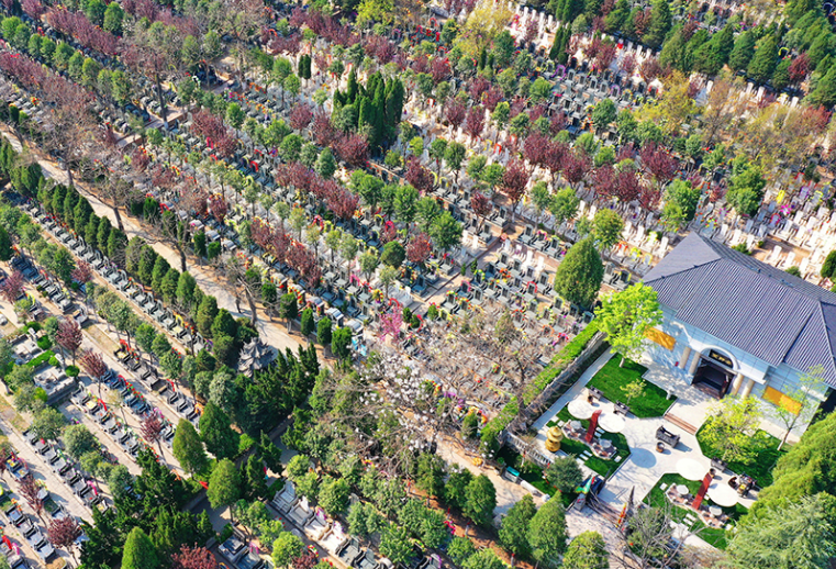 西安鳳棲山墓園北區(qū)可乘坐、路公交車抵達