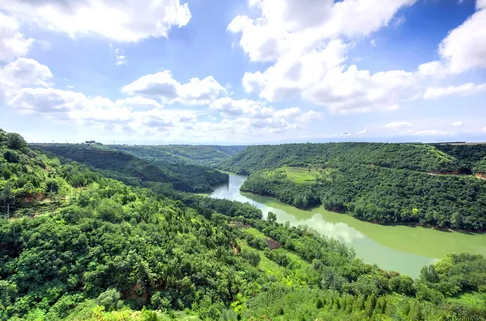 西安市東南郊?jí)坳柹侥箞@地勢高爽